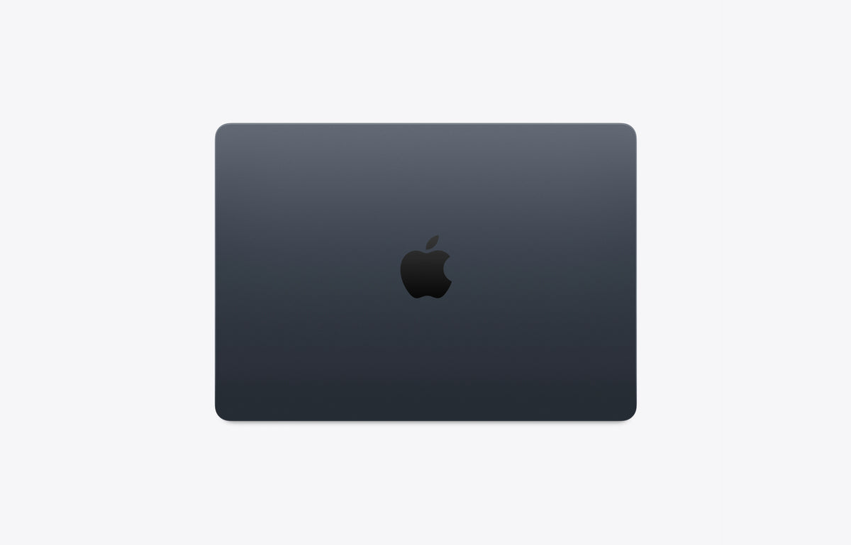 MacBook Air 13 pouces M5 couleur Minuit fermé